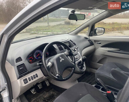 Серый Мицубиси Грандис, объемом двигателя 2 л и пробегом 320 тыс. км за 3599 $, фото 14 на Automoto.ua