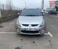 Серый Мицубиси Грандис, объемом двигателя 2.38 л и пробегом 322 тыс. км за 5600 $, фото 1 на Automoto.ua