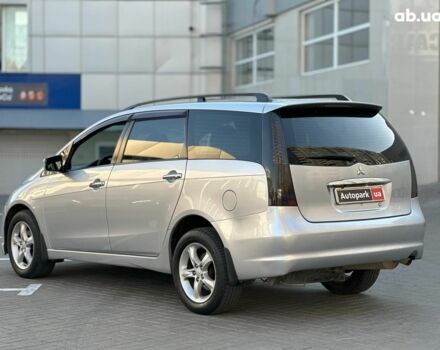 Серый Мицубиси Грандис, объемом двигателя 2.4 л и пробегом 201 тыс. км за 6990 $, фото 5 на Automoto.ua