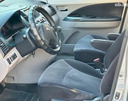 Серый Мицубиси Грандис, объемом двигателя 2.4 л и пробегом 201 тыс. км за 6990 $, фото 8 на Automoto.ua