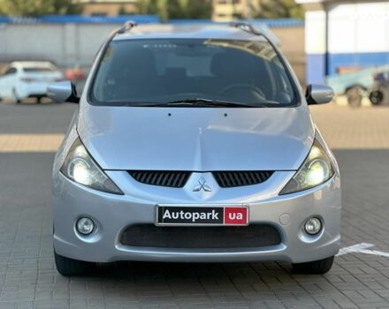 Серый Мицубиси Грандис, объемом двигателя 2.4 л и пробегом 201 тыс. км за 6990 $, фото 1 на Automoto.ua
