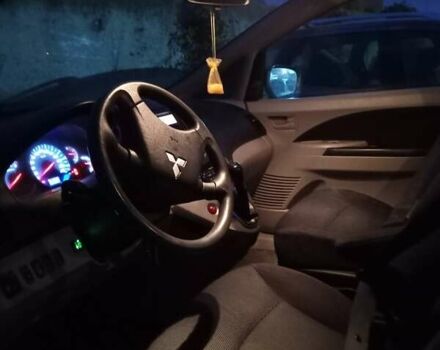 Серый Мицубиси Грандис, объемом двигателя 2.4 л и пробегом 261 тыс. км за 5490 $, фото 2 на Automoto.ua