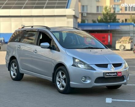 Серый Мицубиси Грандис, объемом двигателя 2.4 л и пробегом 201 тыс. км за 6990 $, фото 2 на Automoto.ua