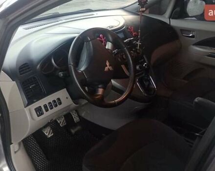 Сірий Міцубісі Грандіс, об'ємом двигуна 1.97 л та пробігом 287 тис. км за 6900 $, фото 2 на Automoto.ua