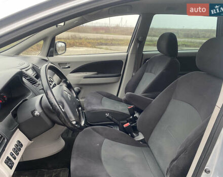 Серый Мицубиси Грандис, объемом двигателя 2 л и пробегом 320 тыс. км за 3599 $, фото 13 на Automoto.ua