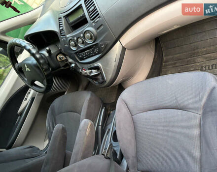 Серый Мицубиси Грандис, объемом двигателя 2.38 л и пробегом 271 тыс. км за 5400 $, фото 7 на Automoto.ua