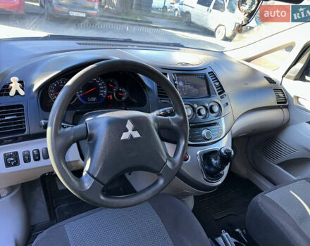 Серый Мицубиси Грандис, объемом двигателя 2.4 л и пробегом 276 тыс. км за 6800 $, фото 20 на Automoto.ua