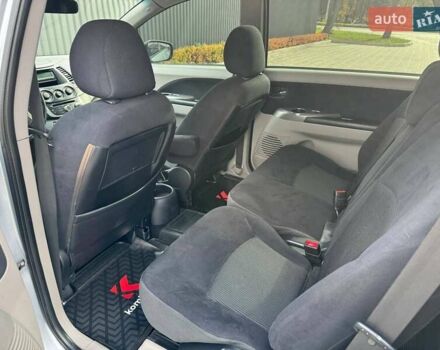 Серый Мицубиси Грандис, объемом двигателя 2.4 л и пробегом 190 тыс. км за 7099 $, фото 17 на Automoto.ua