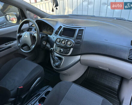 Серый Мицубиси Грандис, объемом двигателя 2.4 л и пробегом 276 тыс. км за 6800 $, фото 13 на Automoto.ua