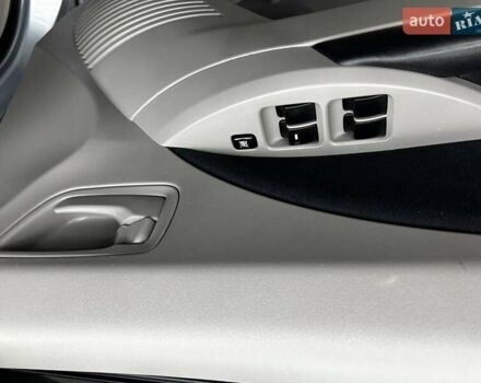 Серый Мицубиси Грандис, объемом двигателя 2.38 л и пробегом 274 тыс. км за 8300 $, фото 21 на Automoto.ua