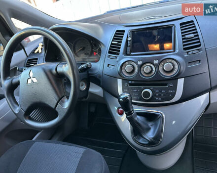 Серый Мицубиси Грандис, объемом двигателя 2.4 л и пробегом 276 тыс. км за 6800 $, фото 15 на Automoto.ua