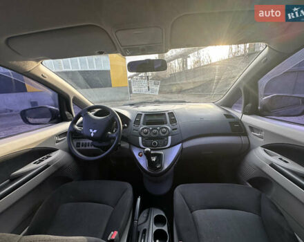 Сірий Міцубісі Грандіс, об'ємом двигуна 2.38 л та пробігом 207 тис. км за 6700 $, фото 27 на Automoto.ua