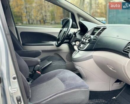 Сірий Міцубісі Грандіс, об'ємом двигуна 2.4 л та пробігом 190 тис. км за 7099 $, фото 15 на Automoto.ua