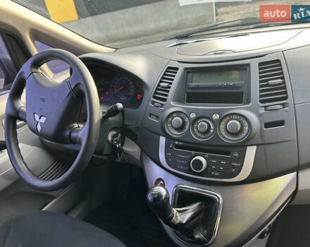 Сірий Міцубісі Грандіс, об'ємом двигуна 2.38 л та пробігом 207 тис. км за 6700 $, фото 32 на Automoto.ua