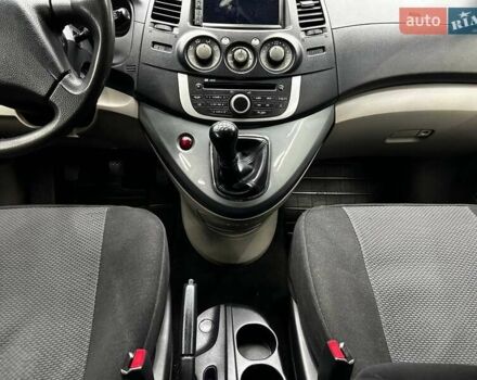 Серый Мицубиси Грандис, объемом двигателя 2.38 л и пробегом 274 тыс. км за 8300 $, фото 11 на Automoto.ua