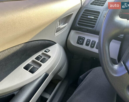 Сірий Міцубісі Грандіс, об'ємом двигуна 2.38 л та пробігом 207 тис. км за 6700 $, фото 38 на Automoto.ua