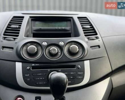 Сірий Міцубісі Грандіс, об'ємом двигуна 2.4 л та пробігом 190 тис. км за 7099 $, фото 26 на Automoto.ua