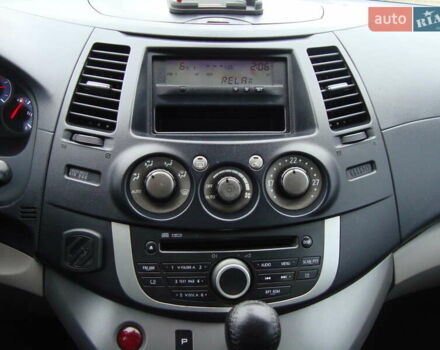 Серый Мицубиси Грандис, объемом двигателя 2.38 л и пробегом 258 тыс. км за 7999 $, фото 30 на Automoto.ua