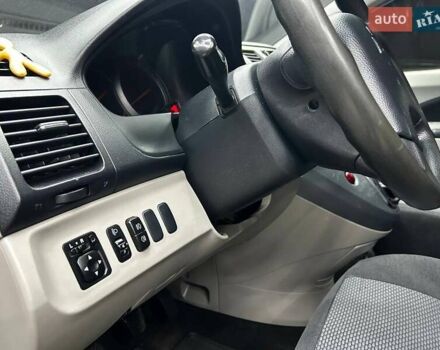 Серый Мицубиси Грандис, объемом двигателя 2.38 л и пробегом 274 тыс. км за 8300 $, фото 20 на Automoto.ua