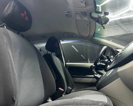 Сірий Міцубісі Грандіс, об'ємом двигуна 2.4 л та пробігом 274 тис. км за 8300 $, фото 6 на Automoto.ua