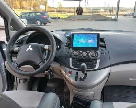Сірий Міцубісі Грандіс, об'ємом двигуна 0 л та пробігом 296 тис. км за 7000 $, фото 5 на Automoto.ua