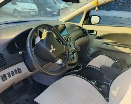 Сірий Міцубісі Грандіс, об'ємом двигуна 2.4 л та пробігом 250 тис. км за 6700 $, фото 1 на Automoto.ua