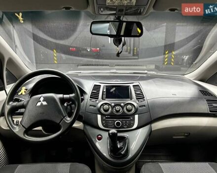 Серый Мицубиси Грандис, объемом двигателя 2.38 л и пробегом 274 тыс. км за 8300 $, фото 14 на Automoto.ua