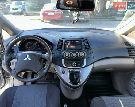 Серый Мицубиси Грандис, объемом двигателя 2.4 л и пробегом 276 тыс. км за 6800 $, фото 19 на Automoto.ua