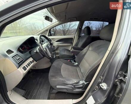 Серый Мицубиси Грандис, объемом двигателя 2.38 л и пробегом 220 тыс. км за 5700 $, фото 30 на Automoto.ua