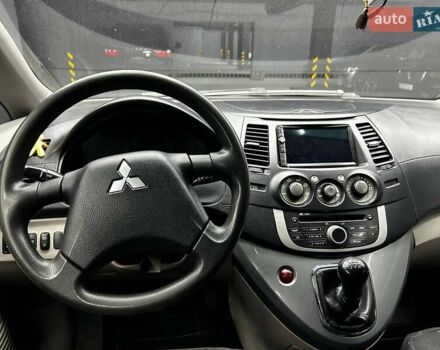 Серый Мицубиси Грандис, объемом двигателя 2.38 л и пробегом 274 тыс. км за 8300 $, фото 13 на Automoto.ua