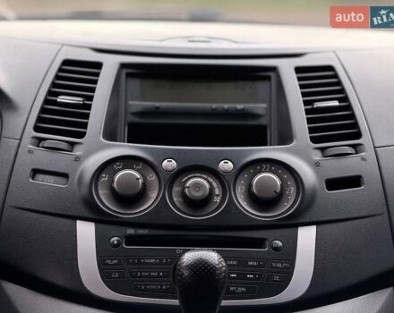 Серый Мицубиси Грандис, объемом двигателя 2.38 л и пробегом 220 тыс. км за 5700 $, фото 41 на Automoto.ua