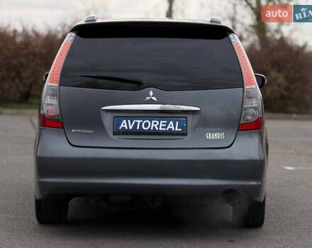 Серый Мицубиси Грандис, объемом двигателя 2.38 л и пробегом 220 тыс. км за 5700 $, фото 18 на Automoto.ua