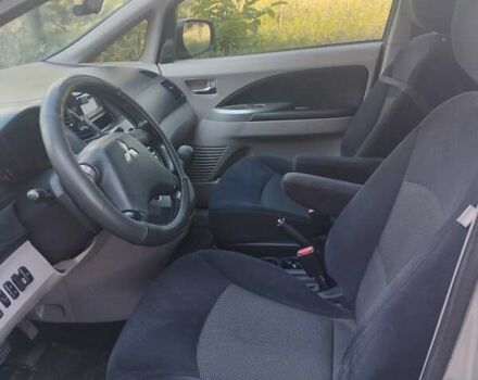 Серый Мицубиси Грандис, объемом двигателя 2.4 л и пробегом 363 тыс. км за 6100 $, фото 5 на Automoto.ua