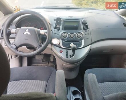Серый Мицубиси Грандис, объемом двигателя 2.4 л и пробегом 363 тыс. км за 6100 $, фото 6 на Automoto.ua