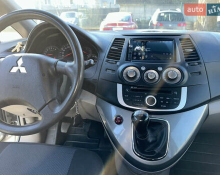Серый Мицубиси Грандис, объемом двигателя 2.4 л и пробегом 276 тыс. км за 6800 $, фото 17 на Automoto.ua