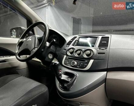 Серый Мицубиси Грандис, объемом двигателя 2.38 л и пробегом 274 тыс. км за 8300 $, фото 7 на Automoto.ua