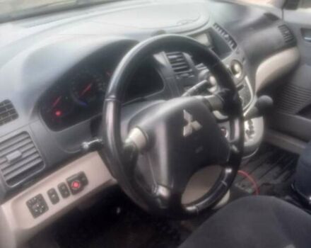 Серый Мицубиси Грандис, объемом двигателя 2.38 л и пробегом 260 тыс. км за 5700 $, фото 4 на Automoto.ua