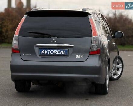 Серый Мицубиси Грандис, объемом двигателя 2.38 л и пробегом 220 тыс. км за 5700 $, фото 17 на Automoto.ua