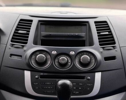 Серый Мицубиси Грандис, объемом двигателя 2.4 л и пробегом 220 тыс. км за 5700 $, фото 18 на Automoto.ua