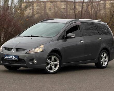 Серый Мицубиси Грандис, объемом двигателя 2.4 л и пробегом 220 тыс. км за 5700 $, фото 1 на Automoto.ua