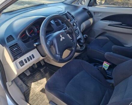 Серый Мицубиси Грандис, объемом двигателя 2.38 л и пробегом 182 тыс. км за 6199 $, фото 8 на Automoto.ua