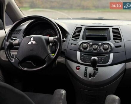 Серый Мицубиси Грандис, объемом двигателя 2.38 л и пробегом 220 тыс. км за 5700 $, фото 39 на Automoto.ua