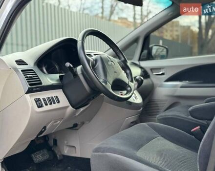 Сірий Міцубісі Грандіс, об'ємом двигуна 2.4 л та пробігом 190 тис. км за 7099 $, фото 13 на Automoto.ua