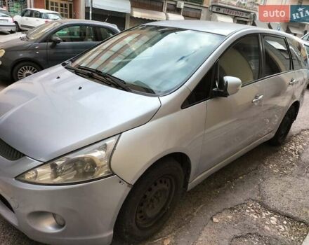 Серый Мицубиси Грандис, объемом двигателя 2.4 л и пробегом 480 тыс. км за 5800 $, фото 4 на Automoto.ua