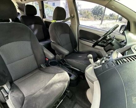 Серый Мицубиси Грандис, объемом двигателя 2.4 л и пробегом 415 тыс. км за 4800 $, фото 4 на Automoto.ua