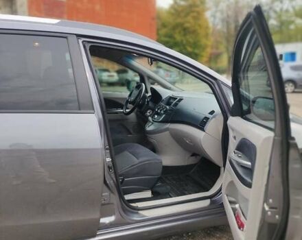 Серый Мицубиси Грандис, объемом двигателя 2.4 л и пробегом 180 тыс. км за 7500 $, фото 3 на Automoto.ua