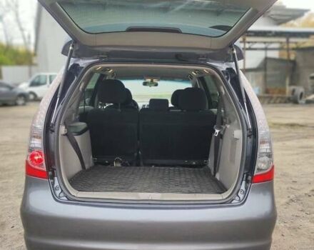 Серый Мицубиси Грандис, объемом двигателя 2.4 л и пробегом 180 тыс. км за 7500 $, фото 6 на Automoto.ua