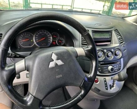 Серый Мицубиси Грандис, объемом двигателя 2.4 л и пробегом 415 тыс. км за 4800 $, фото 8 на Automoto.ua