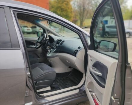 Серый Мицубиси Грандис, объемом двигателя 2.4 л и пробегом 180 тыс. км за 7500 $, фото 5 на Automoto.ua