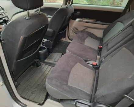 Сірий Міцубісі Грандіс, об'ємом двигуна 2 л та пробігом 237 тис. км за 3500 $, фото 6 на Automoto.ua